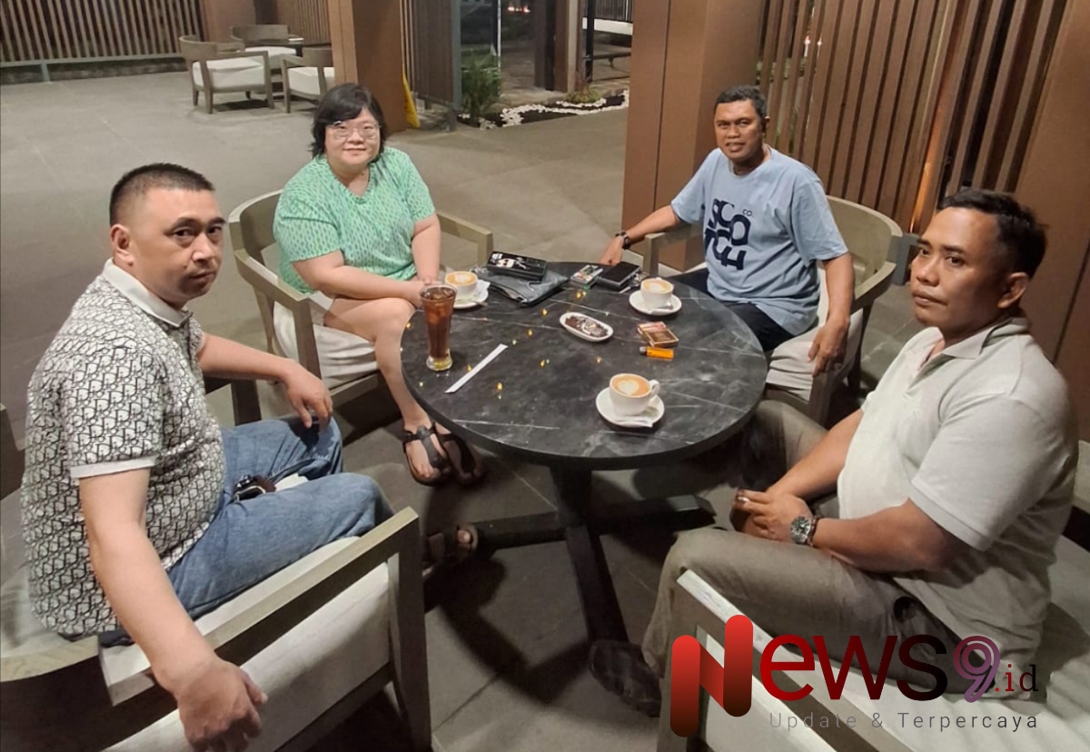 Foto: Bambang Supratman, (kanan) didampingi Kepala Dinas Perikanan dan Kelautan Sumenep, Agustiono Sulasno (dua dari kanan) bersama investor asal Cina. @by_News9.id