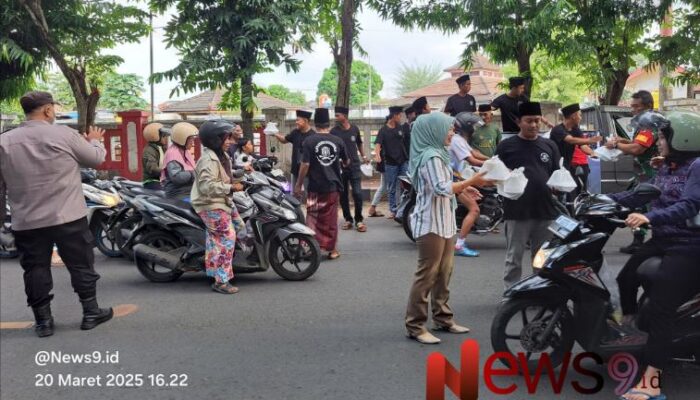 Wujud Kepedulian di Bulan Ramadan, Taruna Muda Pamolokan Berbagi 120 Takjil