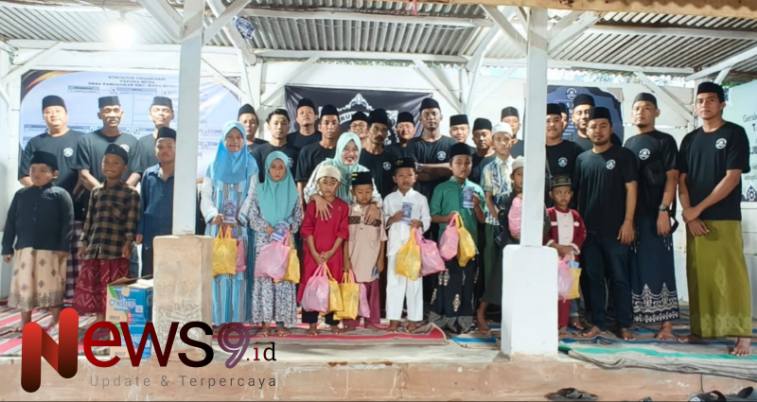 Foto: Santunan anak yatim, dan buka puasa bersama berlangsung hangat di Sekretariat (Basecamp) Taruna Muda, RT 02/RW 06 Pamolokan. @by_News9.id