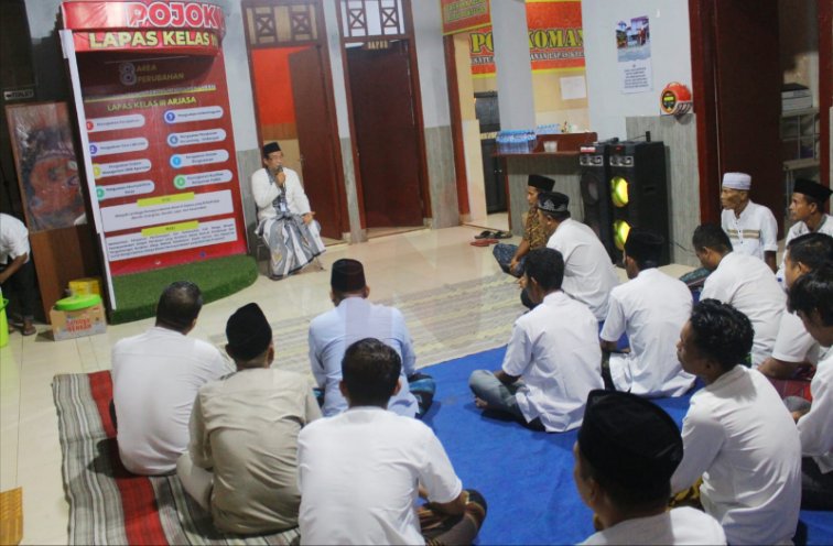 Foto: Lapas Kelas III Arjasa menggelar acara buka puasa bersama yang melibatkan Warga Binaan. @by_News9.id