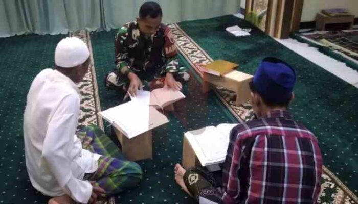 Upaya Anjangsana di Bulan Ramadan, Babinsa Tegalrandu Turut Tadarus Bersama Warga