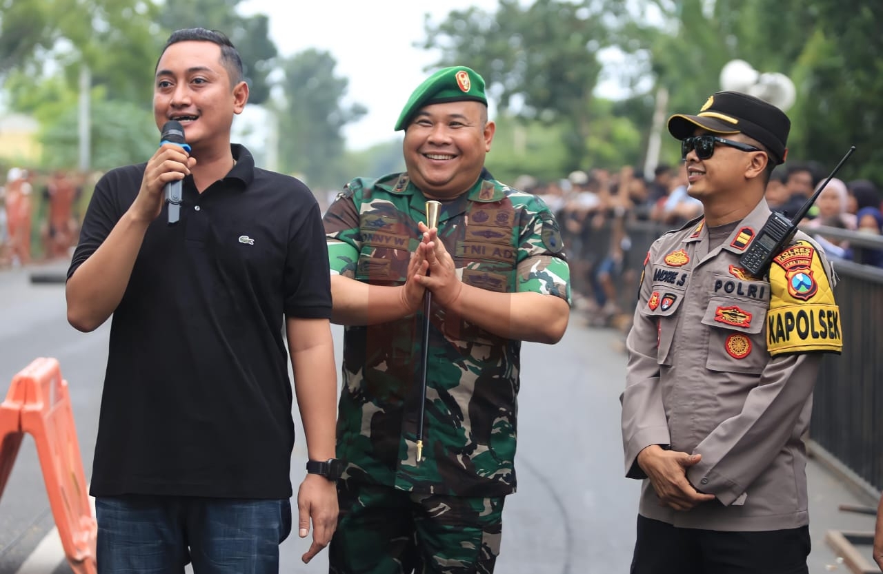 Foto: Dandim 0821/Lumajang bersana Forkopimda hadiri acara Ngabuburit Drag Setting Lumajang Seri 2 Tahun 2025.. @by_News9.id