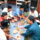 Foto: Kepala Lembaga Pemasyarakatan (Lapas) Kelas IIA Banyuwangi, saat menggelar buka puasa bersama dengan warga binaan. @by_News9.id