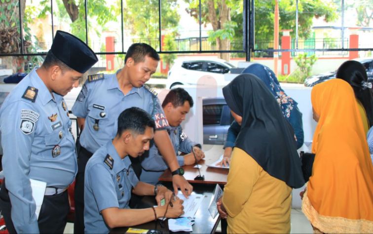 Foto: Lembaga Pemasyarakatan (Lapas) Kelas IIA Banyuwangi saat sosialisasi sekaligus simulasi terkait alur kunjungan. @by_News9.id