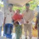 Foto: Kepala Desa Arjasa, Nurul Anwar (dua dari kanan), saat menyalurkan BLT DD tahap pertama tahun 2025. @by_News9.id