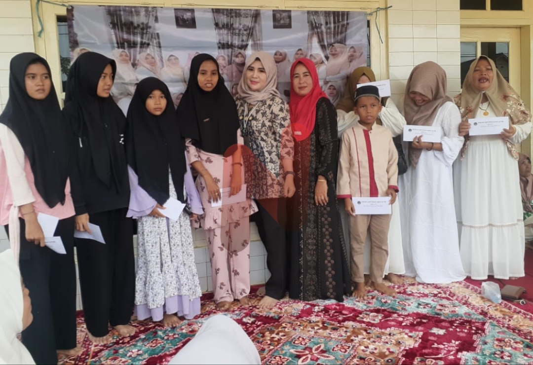 Foto: Pemerintah Desa Duko bekerja sama dengan Muslimat Shalawat Burdah saat menggelar acara santunan anak yatim, @by_News9.id