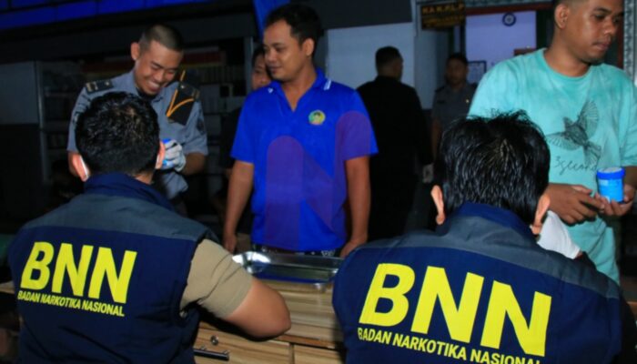 Jelang Lebaran, Lapas Banyuwangi Libatkan TNI, Polri dan BNN Geledah Kamar Hunian Warga Binaan