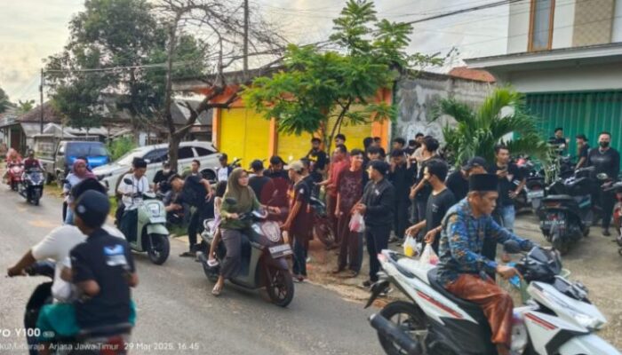 Tim Militan Achmad Fauzi Black Cobra Bagikan 350 Paket Takjil