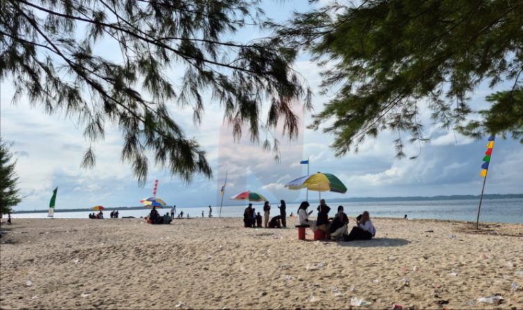 Foto: Keindahan Pantai Salam di Pulau Saebus, wisata eksotis dengan harga terjangkau. @by_News9.id