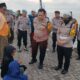 Foto: Kapolres Sumenep, AKBP Henri Noveri Santoso, bersama jajaran saat turun langsung ke Pelabuhan Cangkarman, Kecamatan Bluto. @by_News9.id