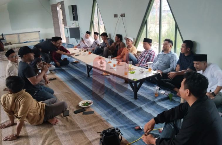 Foto: Evaluasi program kerja yang dihadiri oleh jajaran DPC Persatuan Alumni (PA) GMNI Sampang sebagai mitra pengarah. @by_News9.id