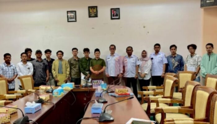 Jalan Rusak di Desa Komis: Aspirasi Pemuda Ditanggapi, Tapi Kapan Realisasinya?