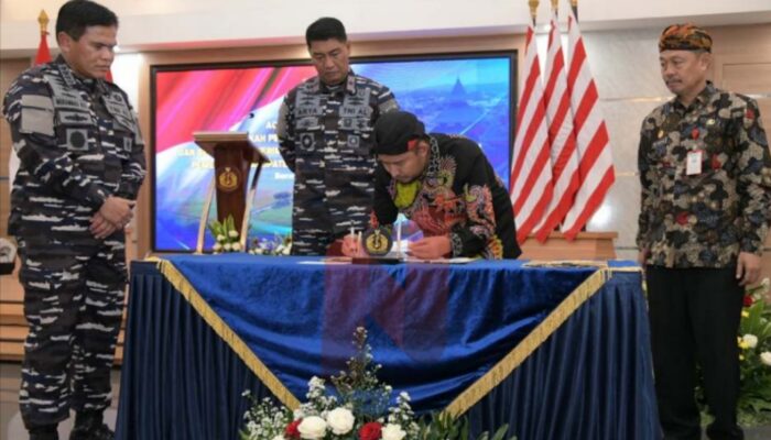 Perkuat Pertahanan Maritim, Pemkab Sumenep Serahkan Aset Tanah Strategis ke TNI AL
