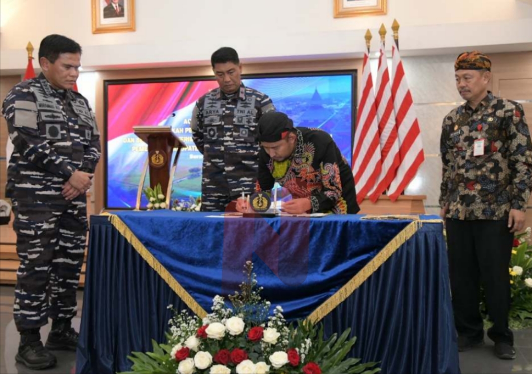 Foto: Penandatanganan Naskah Perjanjian Hibah Daerah (NPHD) dan Berita Acara Serah Terima (BAST) dalam sebuah seremoni resmi. @by_News9.id