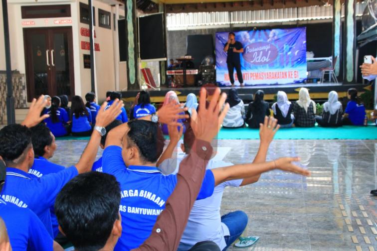 Foto: Lomba karaoke yang diikuti oleh warga binaan. @by_News9.id