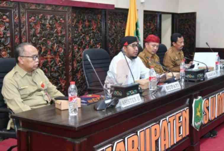 Foto: Bupati Sumenep, Achmad Fauzi Wongsojudo, saat membuka acara Sosialisasi Program Nasional Koperasi Merah Putih di Graha Arya Wiraraja. @by_News9.id