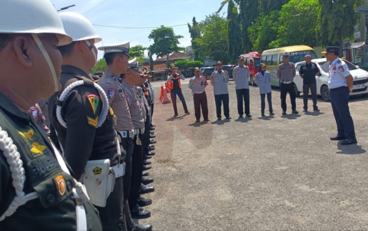 Foto: Sinergi lintas instansi, di antaranya UPT PPP LLAJ Bangkalan, Dinas Perhubungan Sampang, Polisi Militer, Jasa Raharja, dan unsur internal kepolisian. @by_News9.id