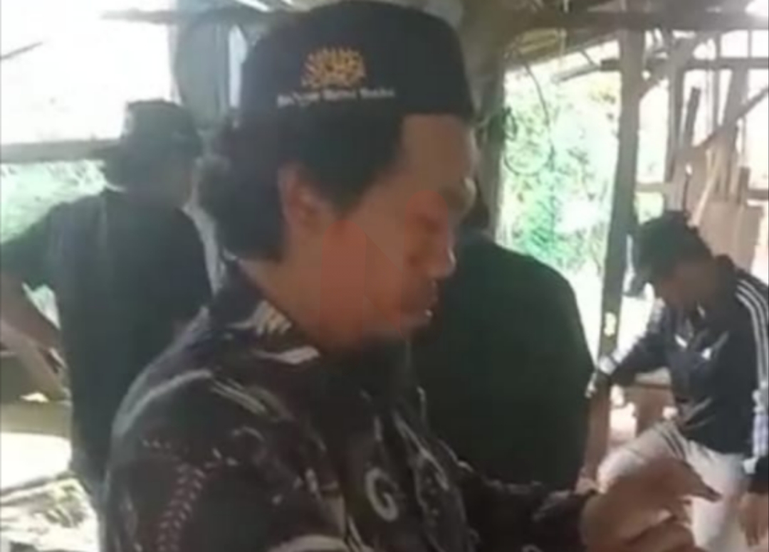 Foto: Pria berinisial SR, yang dikenal sebagai ustadz di lingkungannya, @by_News9.id