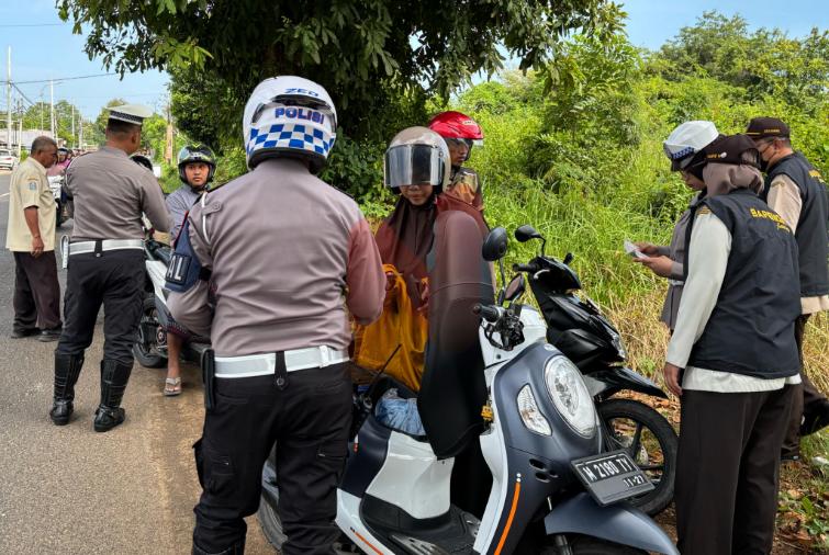 Foto: Satuan Lalu Lintas (Satlantas) Polres Sumenep menggelar operasi gabungan. @by_News9.id