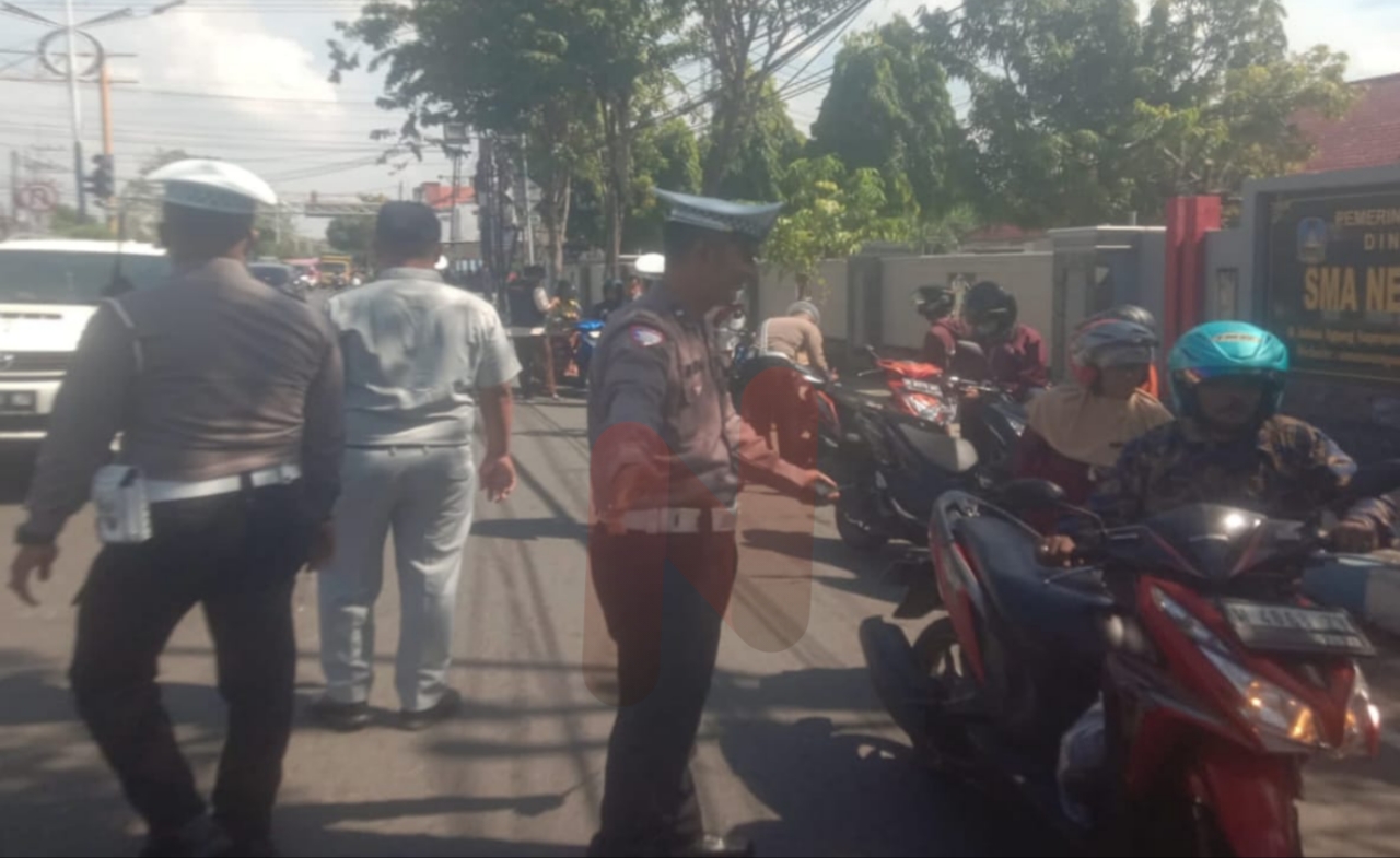 Foto: Satuan Lalu Lintas Polres Sampang bersama Bapenda dan Dinas Perhubungan Kabupaten Sampang menggelar Operasi Patuh Pajak 2025 di Jalan Jaksa Agung Suprapto, @by_News9.id