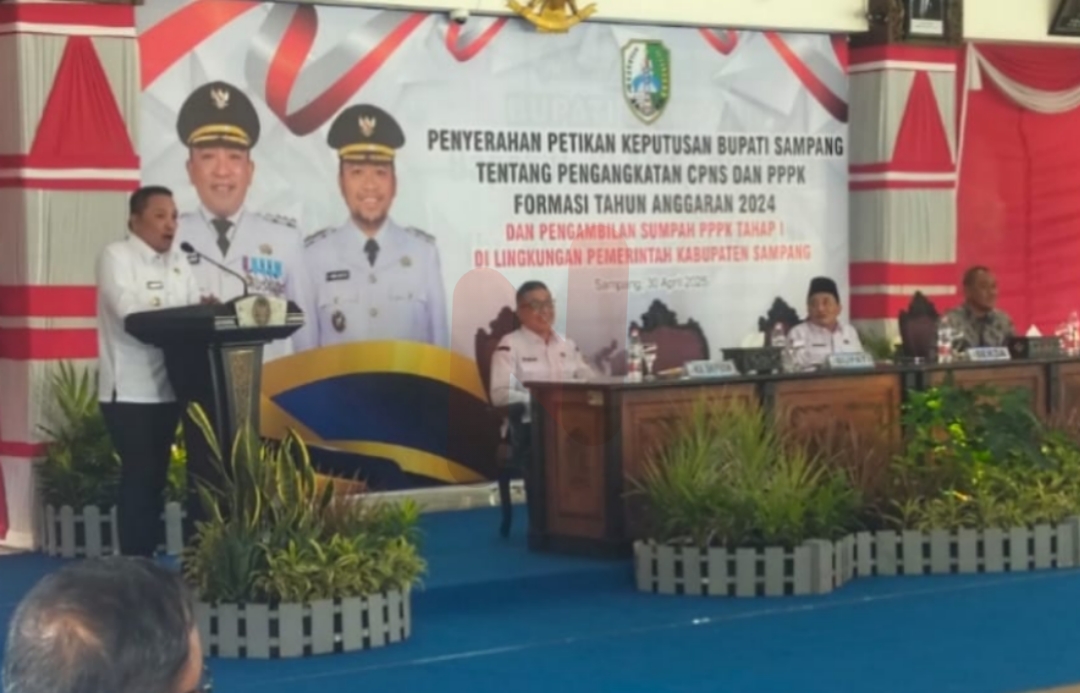 Foto: Pemkab Sampang Gelar pelantikan 247 ASN dan PPPK Formasi 2024 di pendapa trunojoyo Sampang. @by_News9.id