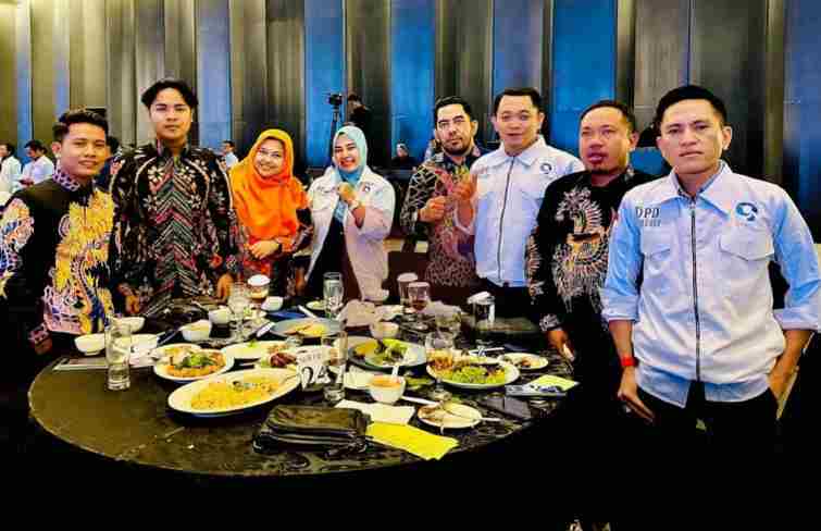 Foto: (isimewa) Ketua DPD Gibran Center Kabupaten Sumenep, Didik Haryanto, (kanak) bersama tim. @by_News9.id