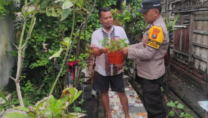Anggota Polsek Sekaran Patroli Ketahanan Pangan Dengan Cek Langsung ke Lahan Petani