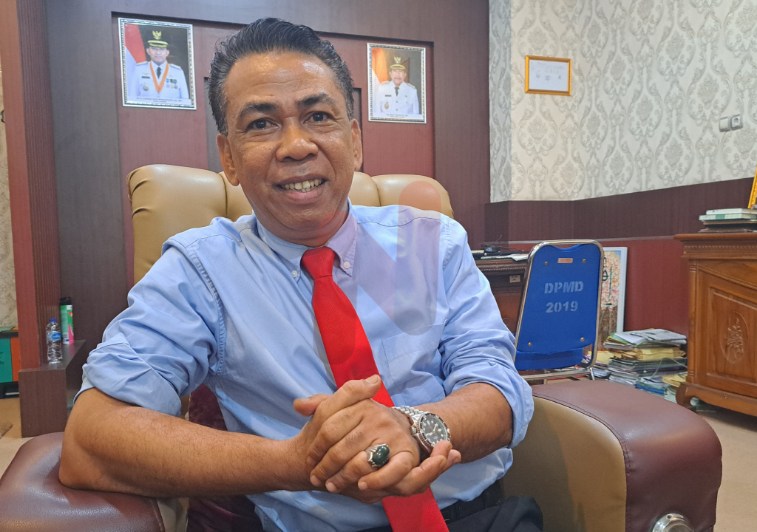 Foto: Kepala Dinas Pemberdayaan Masyarakat dan Desa (PMD) Kabupaten Sumenep, Anwar Syahroni, saat ditemui diruang kerjanya. @by_News9.id