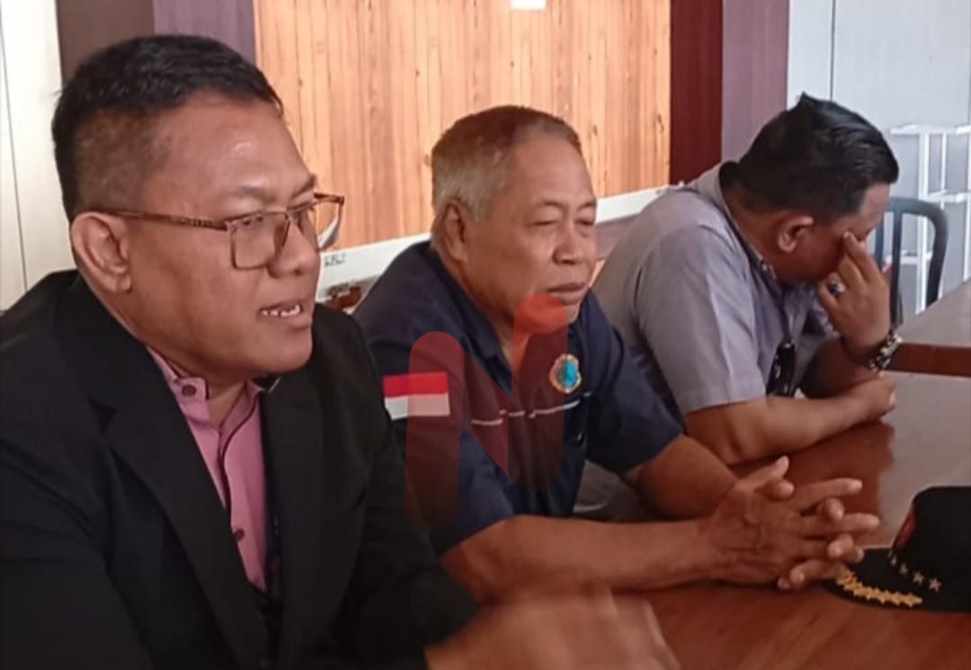 Foto: Amir Ma'ruf Khan (memakai Jas), Raja Angkasa. @by_News9.id