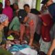 Foto: Petugas Kepolisian saat mengunjungi Bayi yang ditemukan warga di Gunung Kesan, Karang Penang,Sampang. @by_News9.id