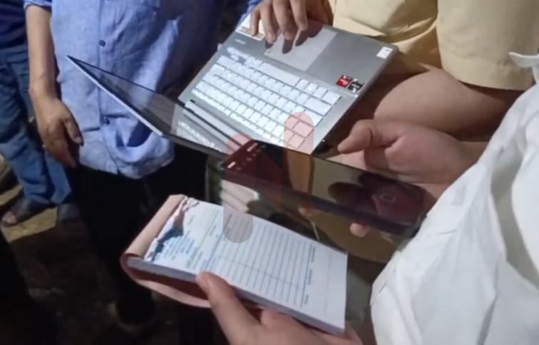 Foto: Nota pembelian material BSPS 2024 dari Toko Bangunan UD Dua Saudara yang tertera nomer Kades Torjek. @by_News9.id