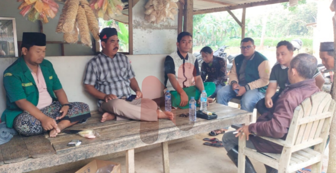 Foto: Sejumlah pengurus Paguyuban Petani Sumekar bersama Penyuluh Pertanian Lapangan (PPL), tokoh masyarakat, pengurus GP Ansor, serta Gapoktan. @by_News9.id