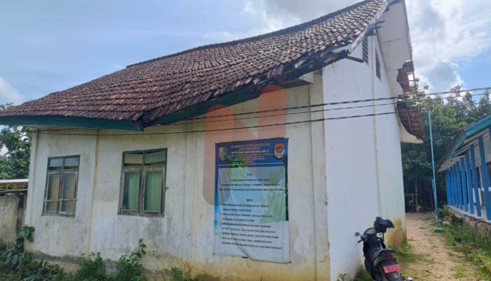 Gedung Sekolah Nyaris Roboh, Siswa SDN Banjar Billah 1 Belajar dengan Rasa Waswas