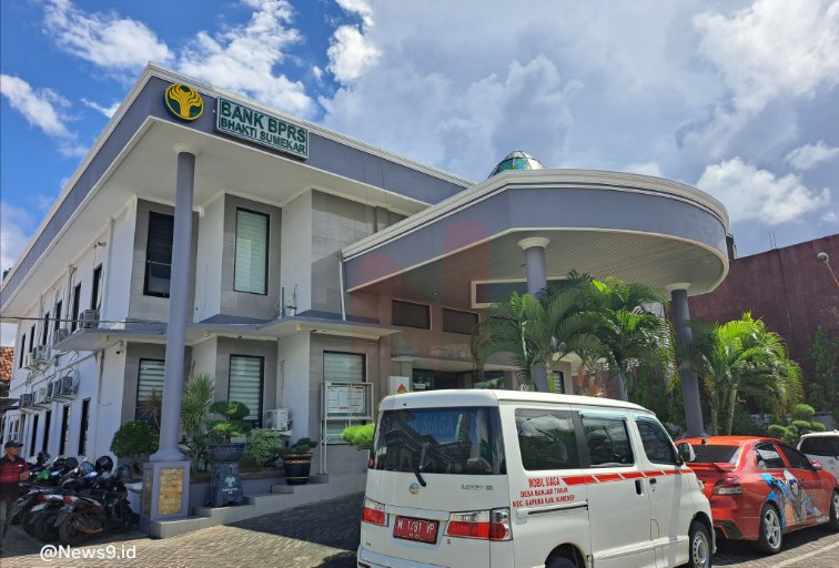 Foto: BPRS Bhakti Sumekar kini membuka layanan penukaran mata uang Riyal Arab Saudi. @by_News9.id