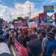 Foto: Aliansi Masyarakat Jrengik Menggugat (AMJM) menggelar aksi unjuk rasa di depan kantor Kecamatan Jrengik.Sampang. @by_News9.id