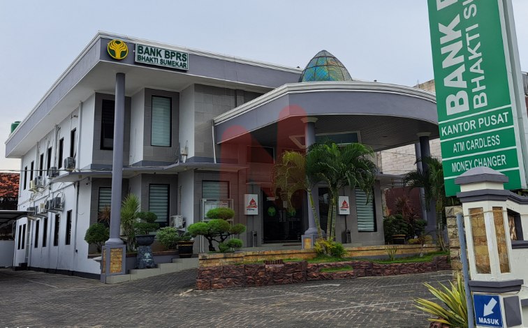 Foto: Bank BPRS Bhakti Sumekar luncurkan program Tabungan Qurban, sebuah inovasi layanan keuangan berbasis syariah. @by_News9.id