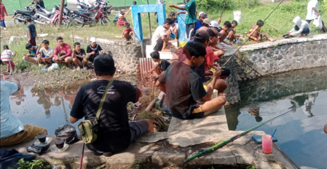 Foto: Kegiatan Mancing Bareng, di DAM Ateran, Kecamatan Tempeh, Kabupaten Lumajng. @by_News9.id