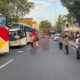 Foto: Polres Lamongan melaksanakan pengamanan pemberangkatan Jamaah Haji Kloter 59 dan 60. @by_News9.id