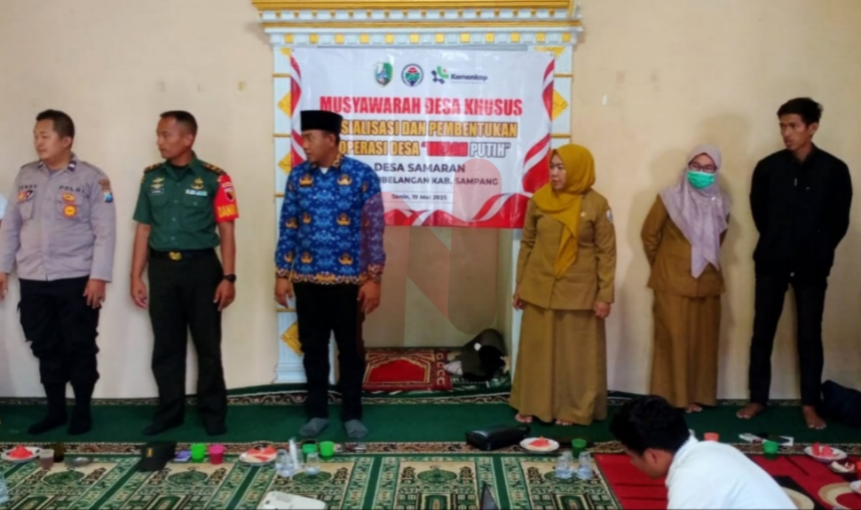 Foto: Saat berlangsungnya pembentukan Koperasi Merah Putih Desa Samaran Tambelangan Sampang. @by_News9.id