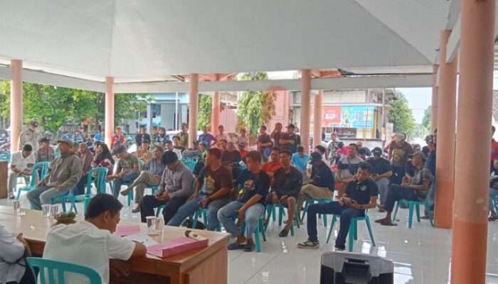 Puluhan Warga Desa Kesambi Tuntut Pemilik Pabrik Arang Briket 