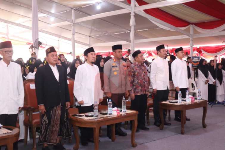 Foto: Kapolres Lamongan AKBP Agus Dwi Suryanto, saat menghadiri pengukuhan Hafidz dan Hafidzah. @by_News9.id