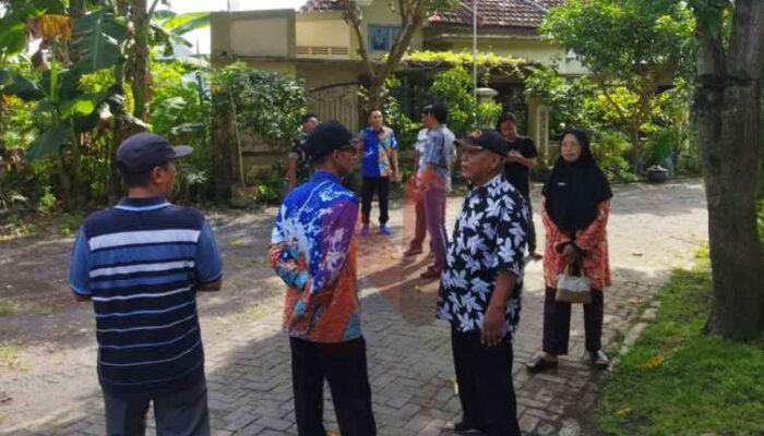 Aksi Nyata Warga RW 19 Kelurahan Citrodiwangsan, Paving Jalan Sendiri Pakai Uang Donasi