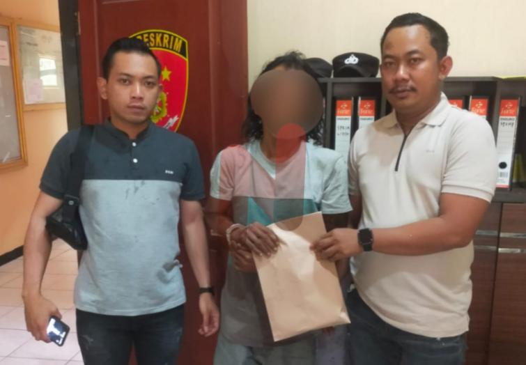 Foto: Pelaku (tengah) diketahui bernama S alias Paemo, @by_News9.id