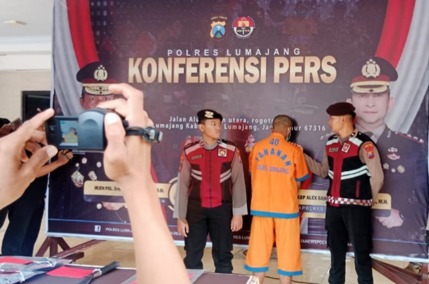 Foto: Rilis peristiwa IB (26) berhasil diamankan jajaran Polres Lumajang. @by_News9.id