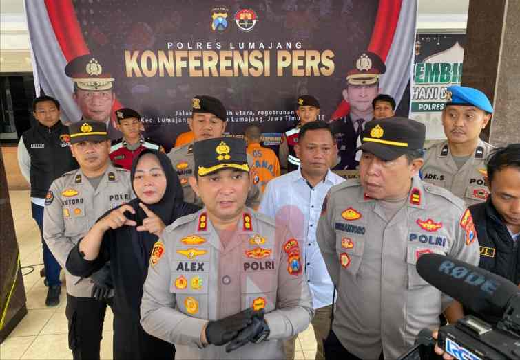 Foto: Kapolres Lumajang, AKBP Alex Sandy Siregar, S.I.K., S.H., M.H., saat rilis ungkap pelaku curwan. @by_News9.id