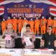 Foto: Kapolres Sumenep, AKBP Rivanda, (dua dari kiri) saat memimpin langsung konferensi pers. @by_News9.id