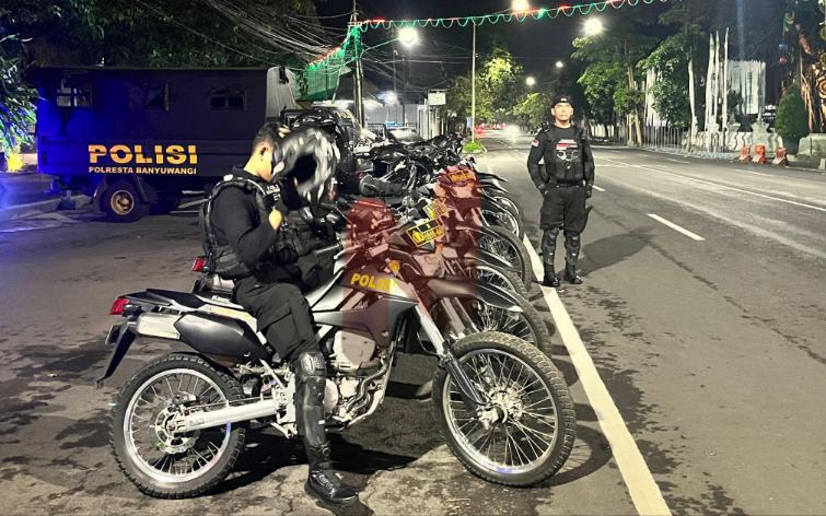 Foto: Polresta Banyuwangi saat menggelar patroli skala besar. @by_News9.id