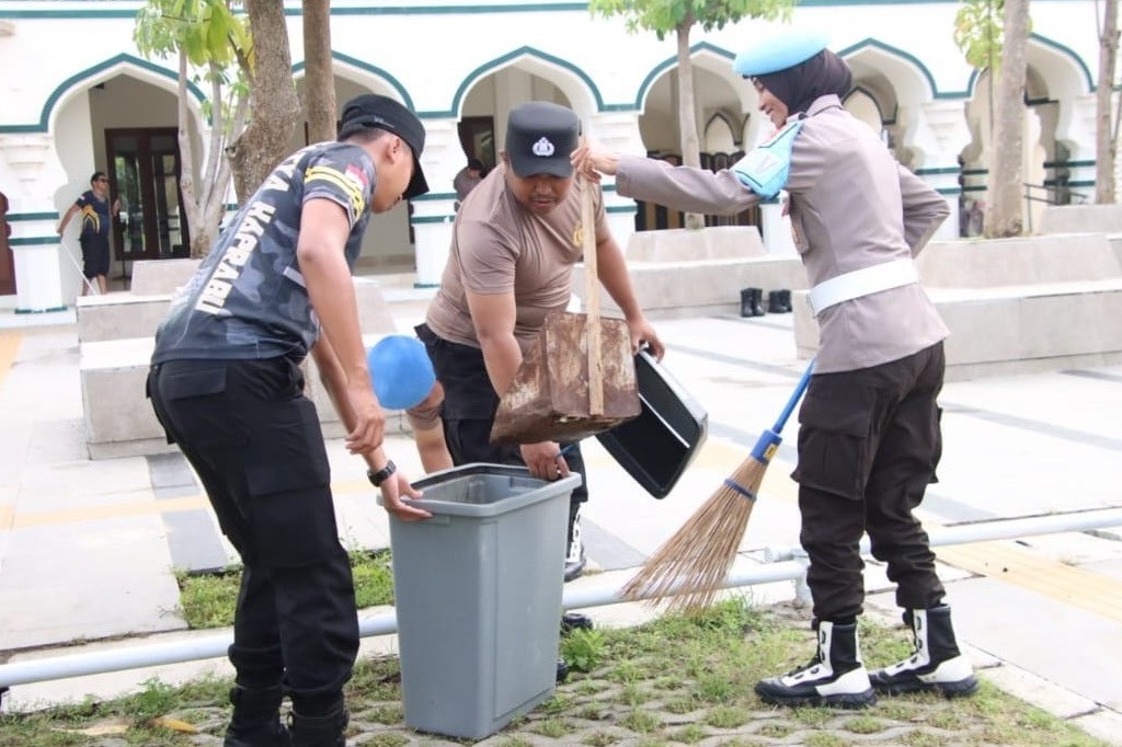 FOTO: Kegiatan Bakti Religi di Masjid Baitur Arham Jalan Slamet Riyadi Desa Pabian Kecamatan Kota Sumenep. @by_News9.id