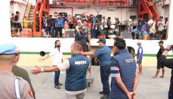Kapal Sabuk Nusantara 92 Disisir, Penumpang Dites Urine