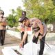 FOTO: Kapolres Lamongan AKBP Agus Dwi Suryanto, S.I.K., M.H., saat menabur bunga di makam para pahlawan. @by_News9.id
